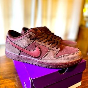 Nike SB Dunk City of Love
